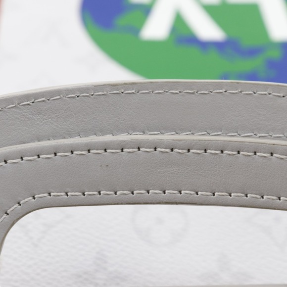 LOUIS VUITTON Flat vertical tote handbag M44627 x White Monogram canvas 2019 ... - Picture 7 of 10